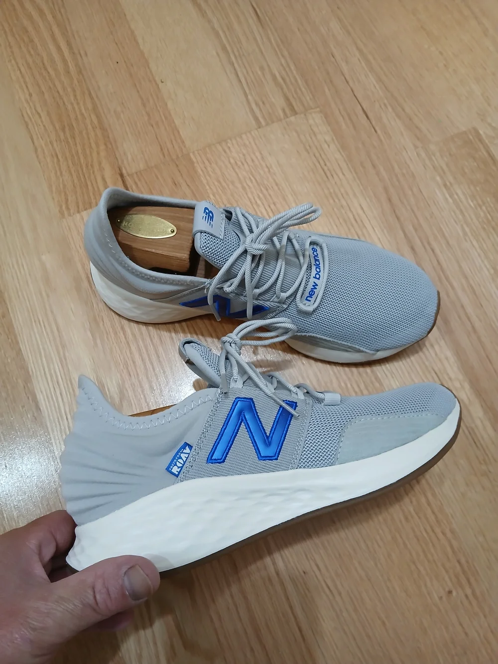 New Balance Fresh Foam ROAV Comfort/Athletic Lifestyle Shoes  6.5 Men/8 Women